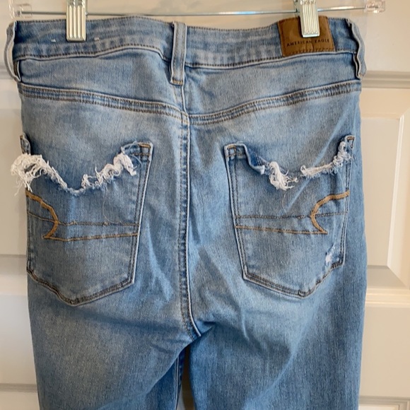 AMERICAN Eagle Sz 6 X-Long Light Denim Blue Jean Distressed Next Level Stretch - Picture 11 of 14